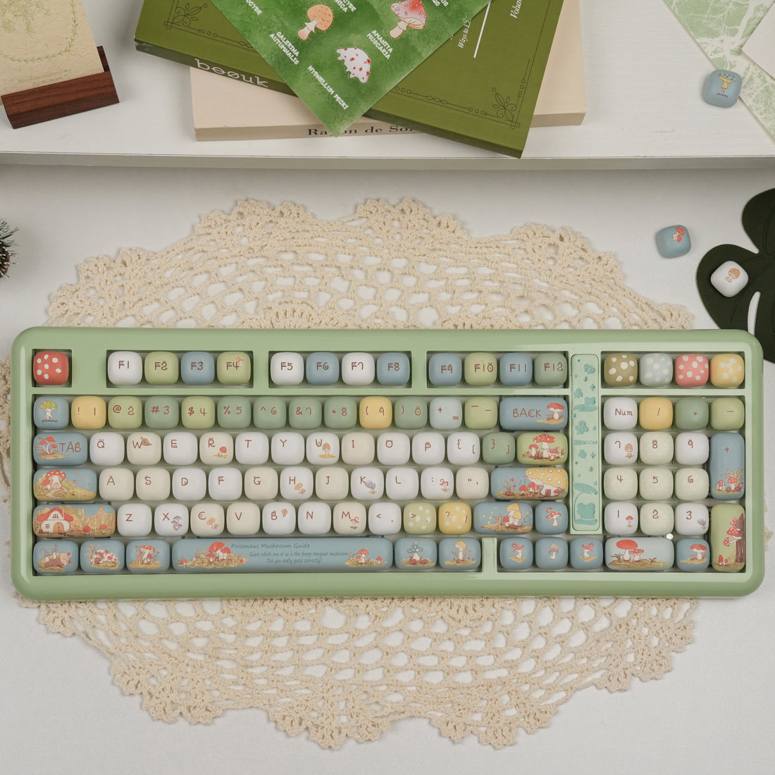 Phantom98 Lite（Green）＋ Little Shroom Pack Keycap Set